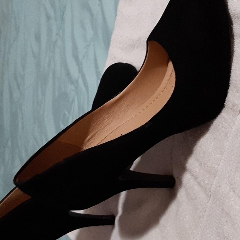 Heels - Picture 2 of 3